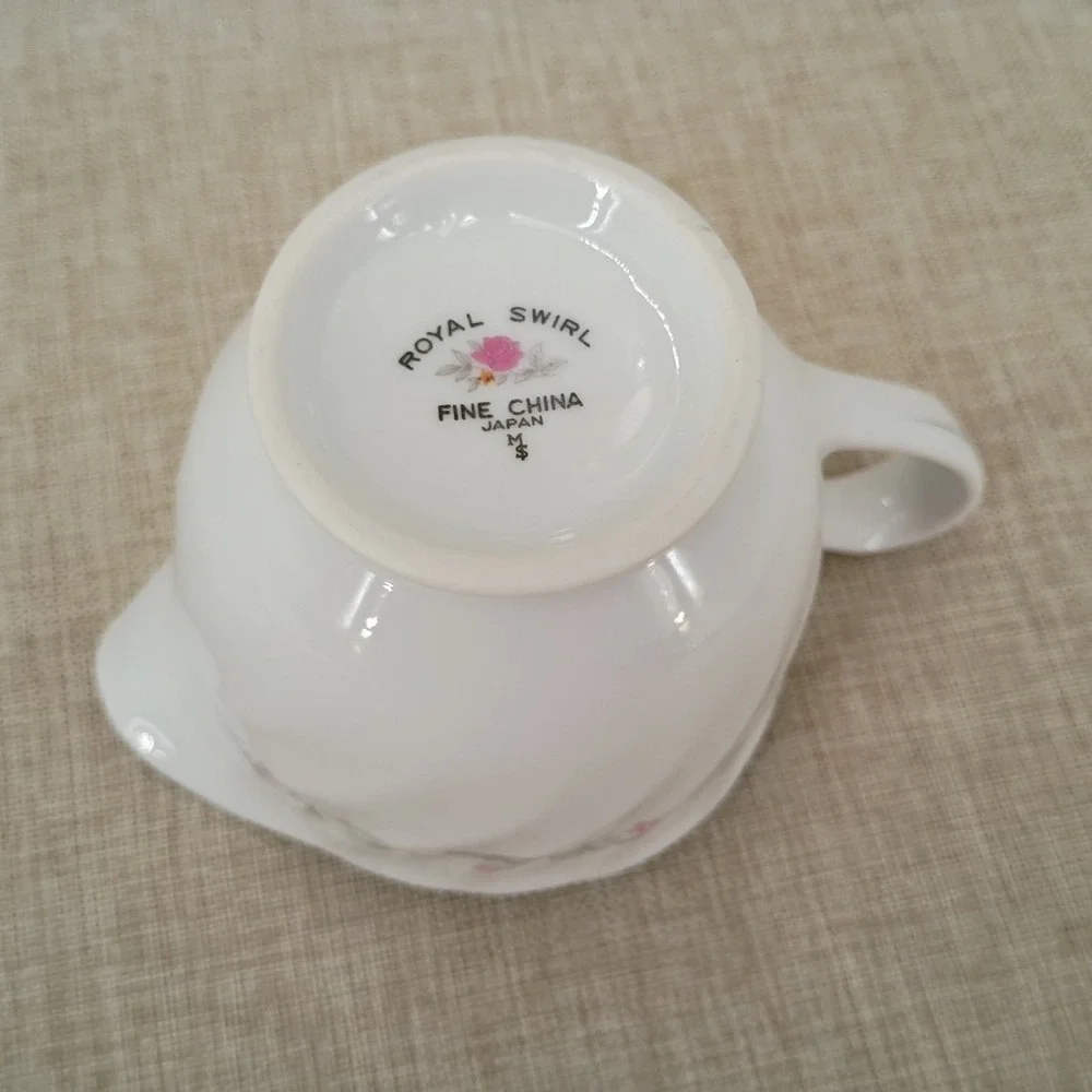 Fine China of Japan royal swirl